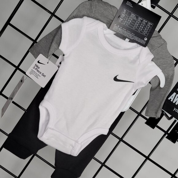 Nike 3-Piece Set for Newborns - Gray Bodysuit & Pants with Black Logo - Picture 4 of 7
